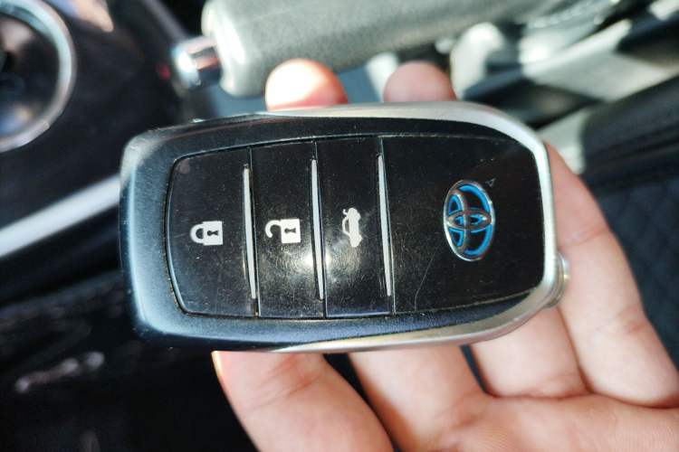 Used Toyota Levin 2016 Dual-Engine 1.8H GS E-CVT Elite Model with Sunroof Vehicle Key