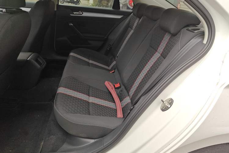 Used Volkswagen Lamando 2019 230TSI DSG Fashion Edition China VI Left Rear Seat