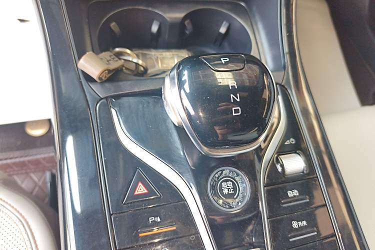 Used BYD Qin PLUS 2024 HONOR Edition DM-i 55KM Leading Model Gear Lever