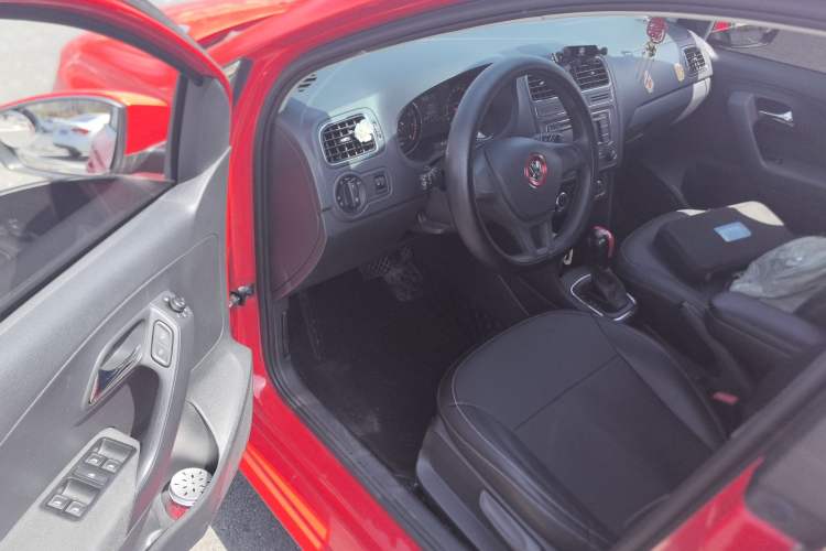 Used Volkswagen Polo 2014 1.4L Automatic Comfort Edition Interior 3