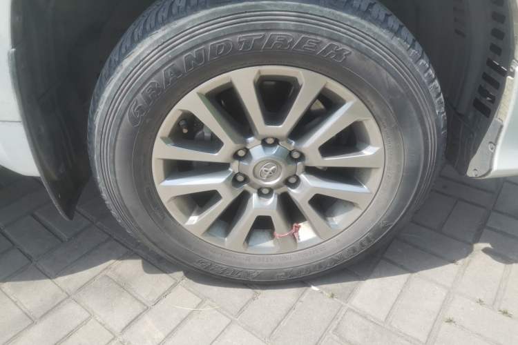 Used Toyota Prado 2019 3.5L Automatic TX-L Deluxe Edition with Rear-Mounted Spare Tire Right Front Wheel Hub