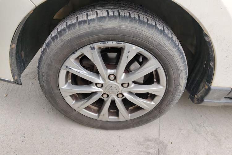 Used BAIC Weiwang M50F 2017 1.5L Comfort Edition Left Front Wheel Hub
