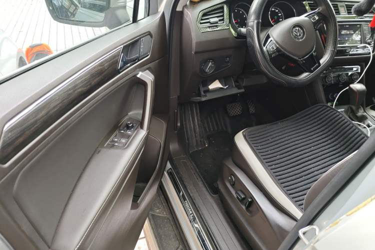 Used Volkswagen Tiguan L 2017 330TSI Automatic Two-Wheel Drive Comfort Edition