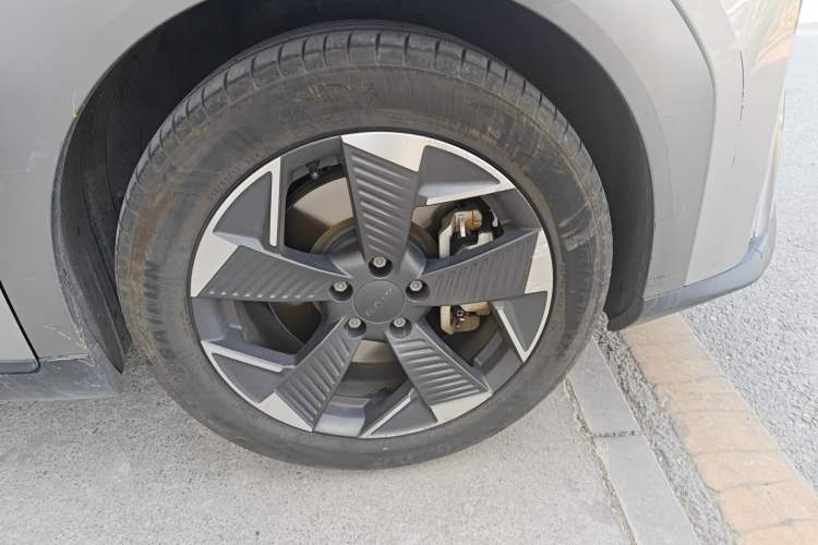 Used AION Y 2022 80 Ultra-Long Range Edition Right Front Wheel Hub