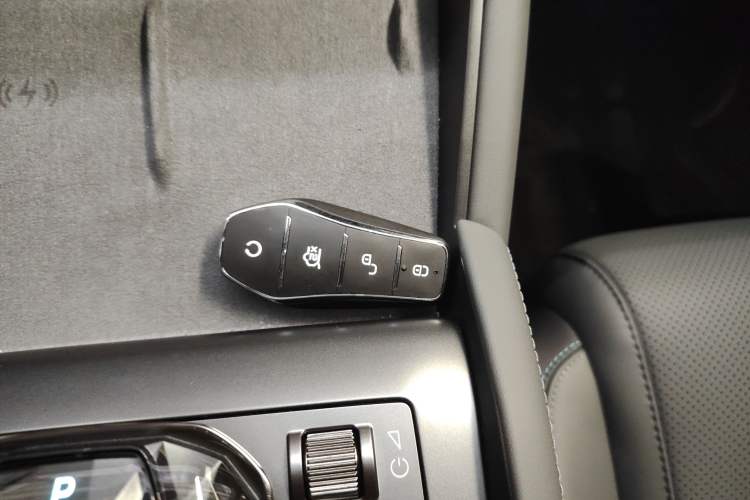 Used BYD Qin L 2025 DM-i Smart Drive 120KM Superior Model Vehicle Key