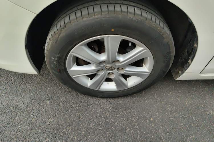 Used Toyota Verso 2014 Starlight 180E CVT Elite Edition Left Front Wheel Hub