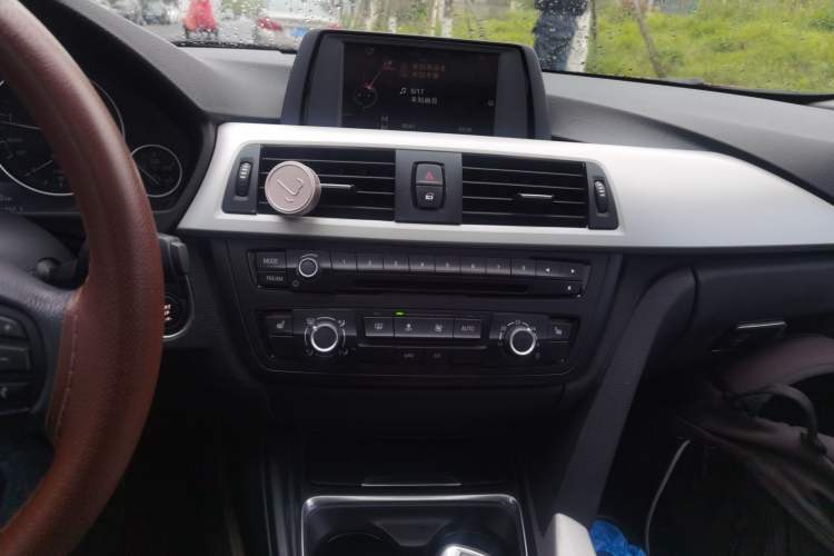 Used BMW 3 Series 2015 316Li Fashion Model Audio And AC Panel