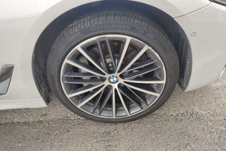 Used BMW 5 Series 2020 530Li Luxury Edition M Sport Package Right Front Wheel Hub