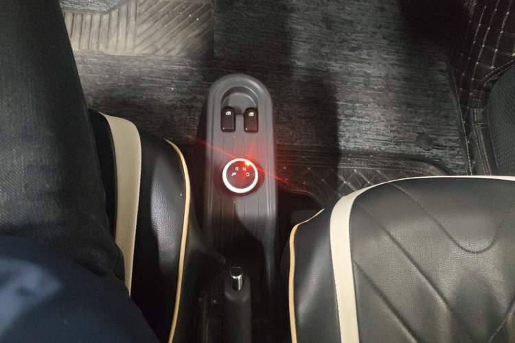 Used Wuling Hongguang MINIEV 2021 Macaron Premium Model – Lithium Iron Phosphate Gear Lever