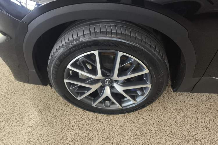 Used GAC Trumpchi GS8 2024 Linghang Series 2.0 TGDI Two-Wheel Drive Luxury Smart Connectivity Version Left Front Wheel Hub