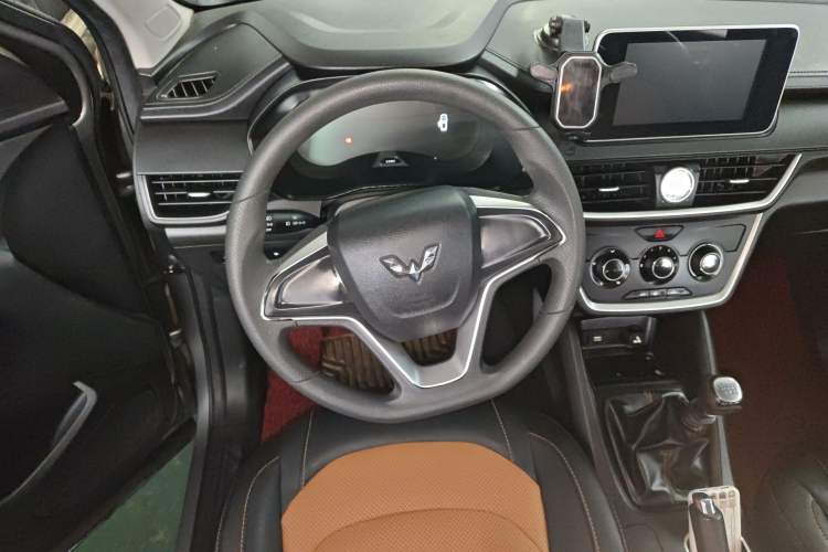 Used Wuling Hongguang S3 2018 1.5L Manual Comfort Model China V Standard
