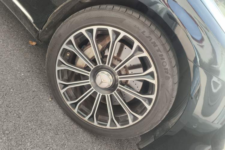 Used Mercedes-Benz Maybach S-Class 2017 S 400 4MATIC Right Front Wheel Hub