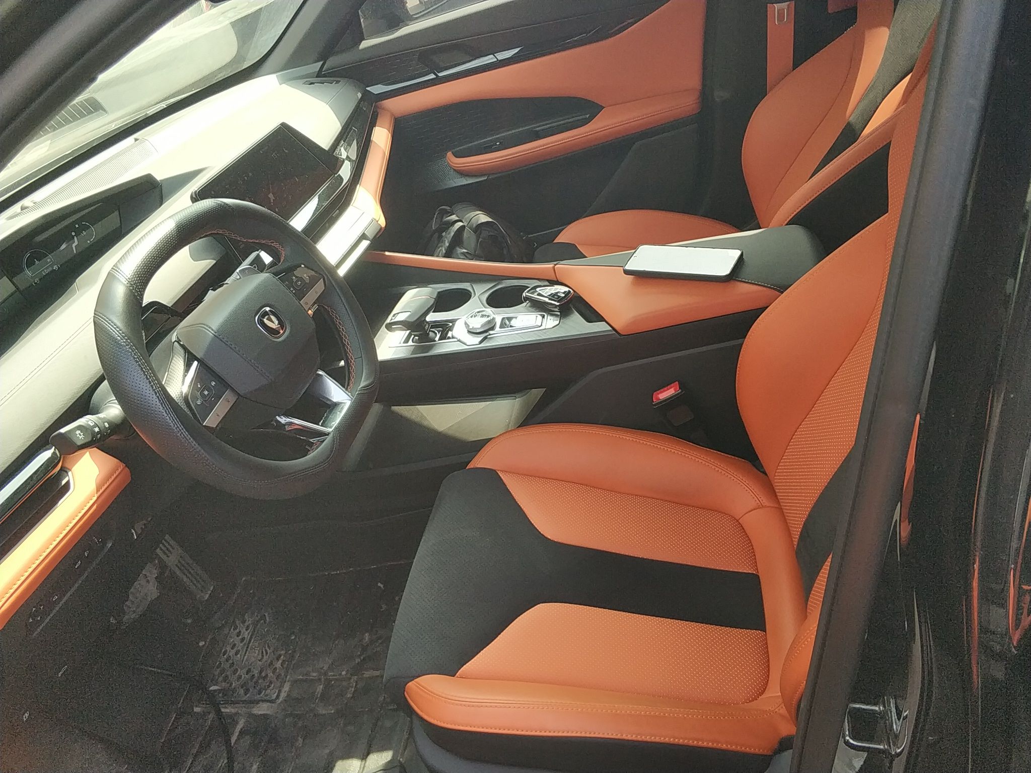 المقاعد الأمامية داخل السيارة