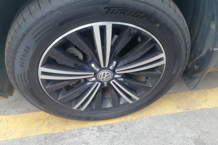 Used Volkswagen Tiguan L 2019 330TSI Automatic Two-Wheel Drive Luxury Edition China VI Standard
