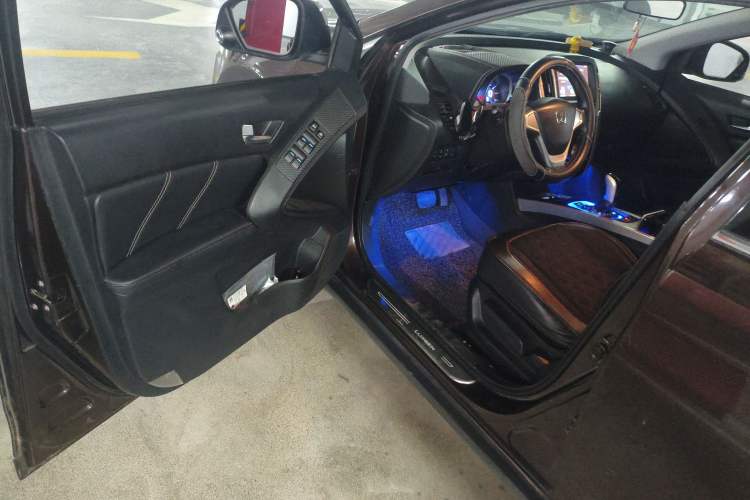 Used Luxgen U6 SUV 2015 1.8T Fashion-Upgraded Model
