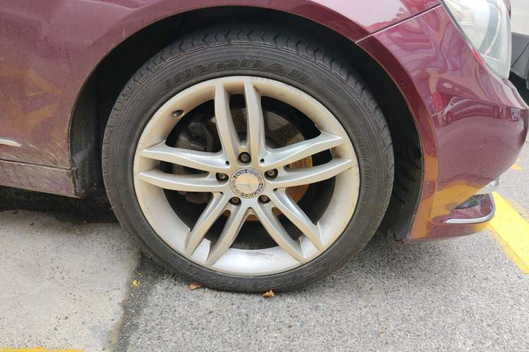 Used Mercedes-Benz C-Class 2013 C 260 CGI Elegant Model Right Front Wheel Hub