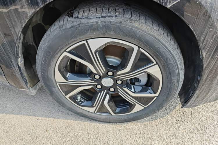 Used Hongqi E-QM5 2023 Revised Version Basic Travel Edition Right Front Wheel Hub