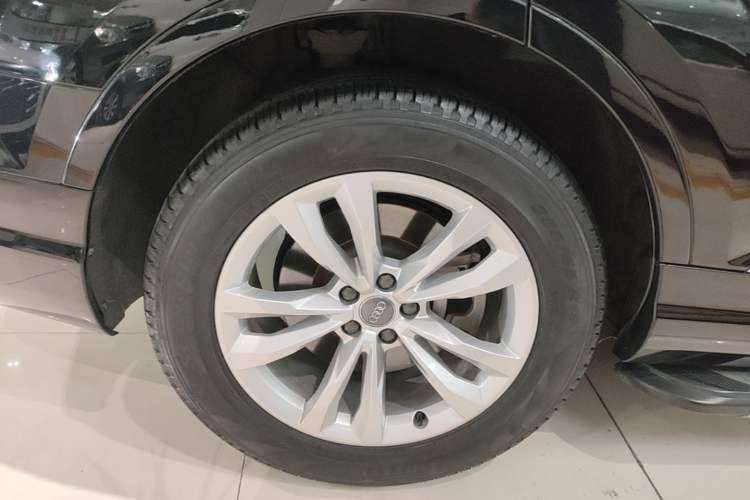 Used Audi Q7 2018 40 TFSI Comfort Model
