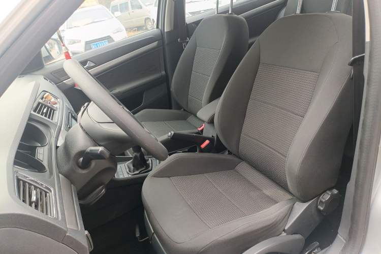 Used Volkswagen Lavida 2015 1.6L Manual Fashion Edition
