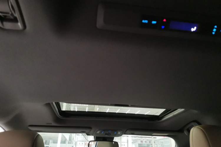 Used Toyota SIENNA 2021 2.5L Hybrid Luxury Edition Headliner