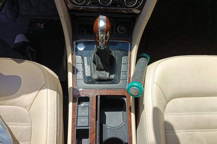 Used Volkswagen Passat 2013 2.0 TSI DSG Ultimate Edition Gear Lever