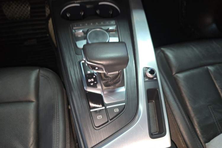 Used Audi A4L 2019 40 TFSI Fashion Edition China VI Emission Standard
