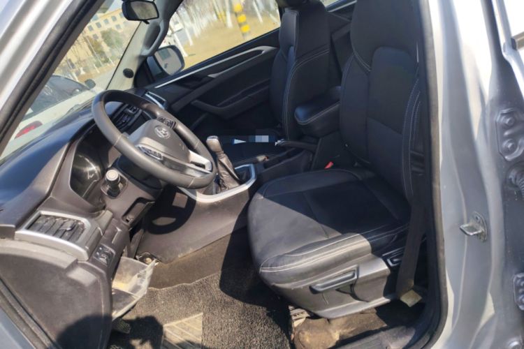 Used SAIC MAXUS T60 2017 2.8T Diesel Manual Two-Wheel Drive High-Ride Elite Long-Body Emission Standard V
