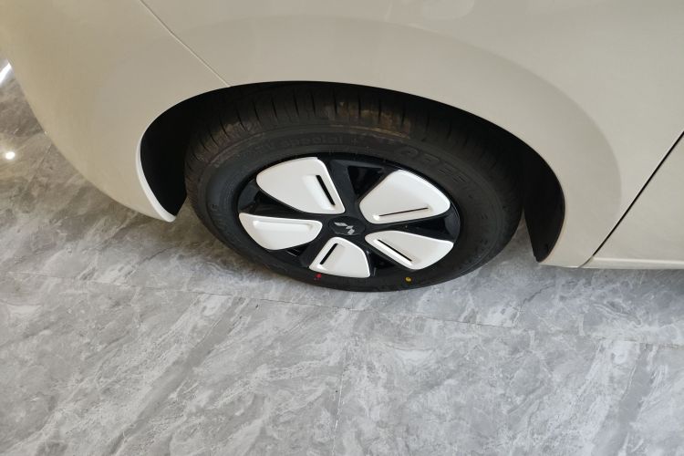 Used Wuling Hongguang MINIEV 2025 Four-Door Version Advanced Edition Left Front Wheel Hub