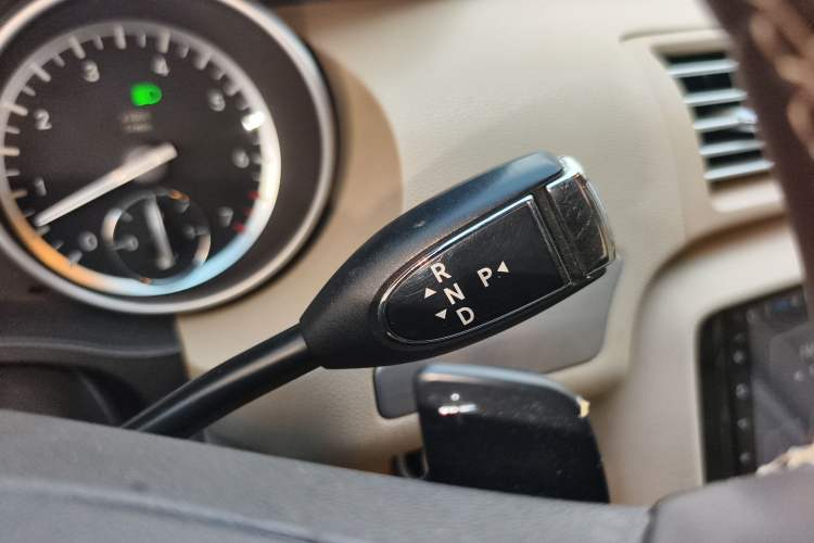 Used Mercedes-Benz R-Class 2011 R 300 L Business Model Gear Lever