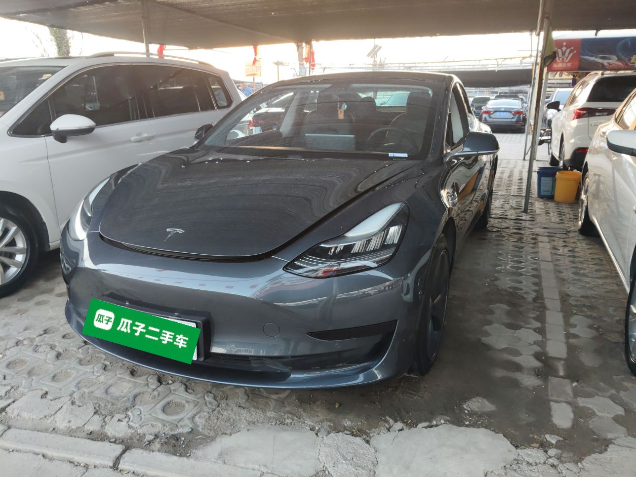Под передней частью автомобиля
