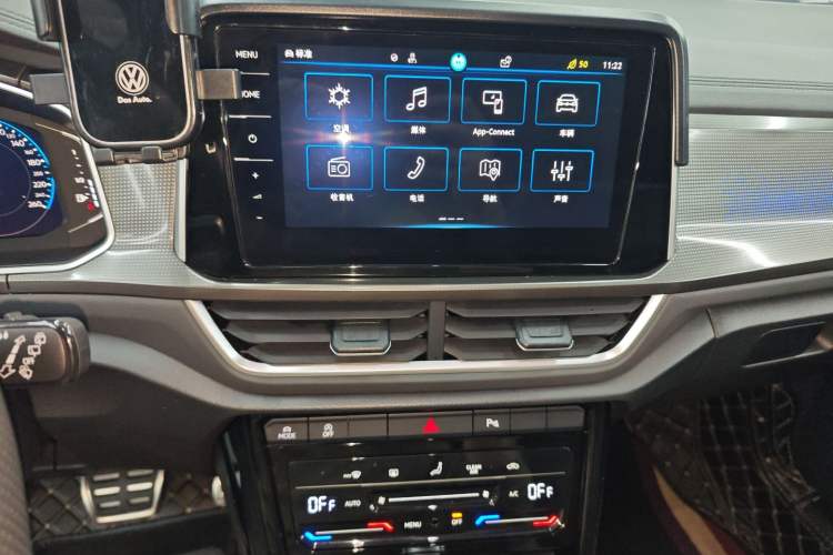 Used Volkswagen T-ROC 2023 300TSI DSG Two-Wheel-Drive Chen Guang Edition Audio And AC Panel