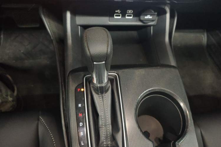 Used Honda Civic 2023 240TURBO CVT Dynamic · Center Stage Special Edition Gear Lever