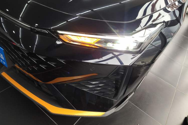 Used CHANGAN UNI-V 2024 1.5T Prestige Sport Edition
