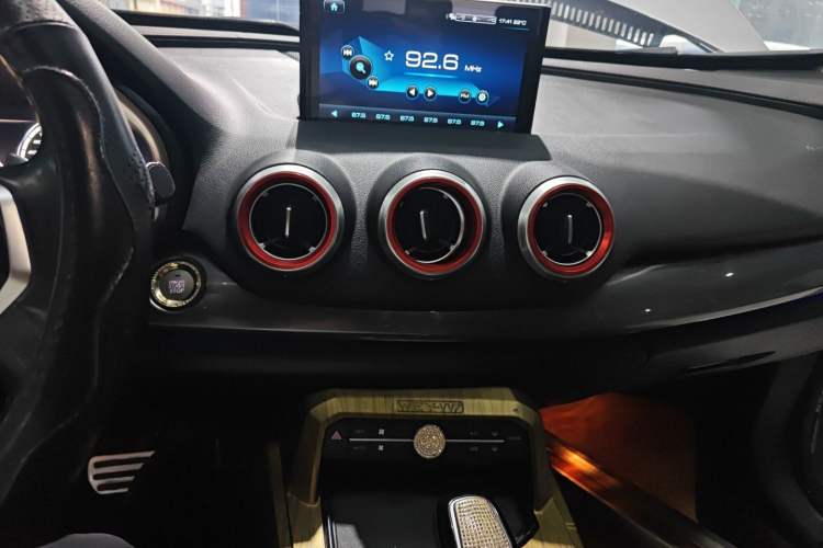 Used Wey VV7 2017 2.0T Flagship Model Audio And AC Panel