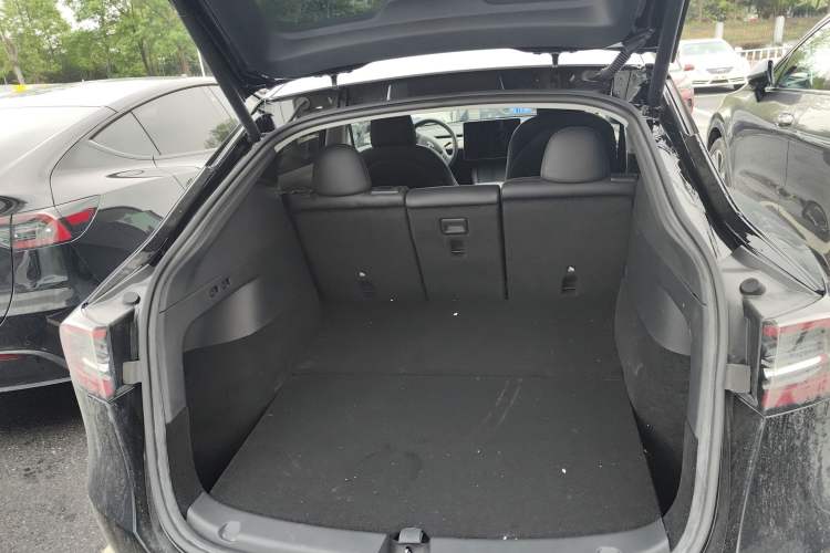 Used Tesla Model Y 2022 Rear-Wheel-Drive Version Trunk