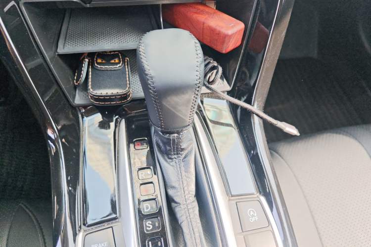 Used Honda Civic 2016 220TURBO CVT Luxury Edition Gear Lever