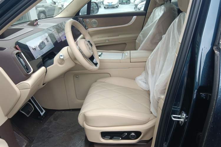 Used Hima AITO M9 2025 Extended-Range Ultra Version 52 kWh 6-Seater Left Front Seat