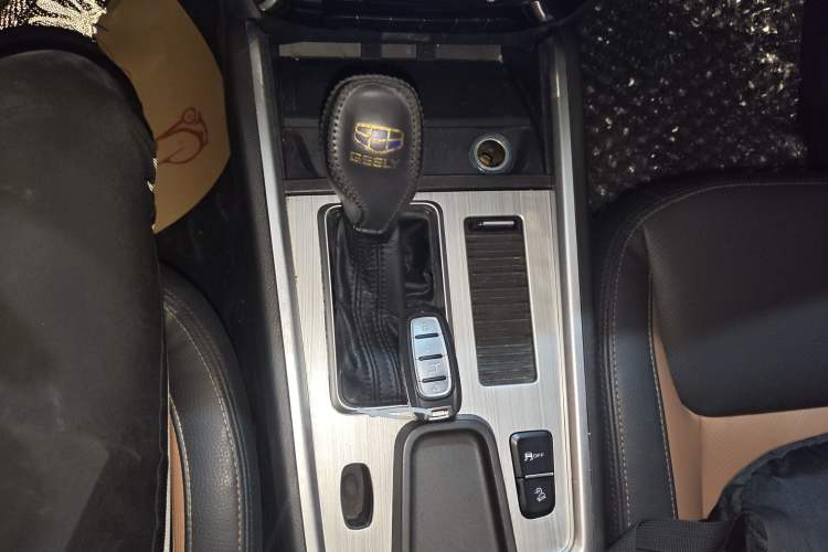 Used Geely Auto Vision X6 2016 1.3T CVT Flagship Model
