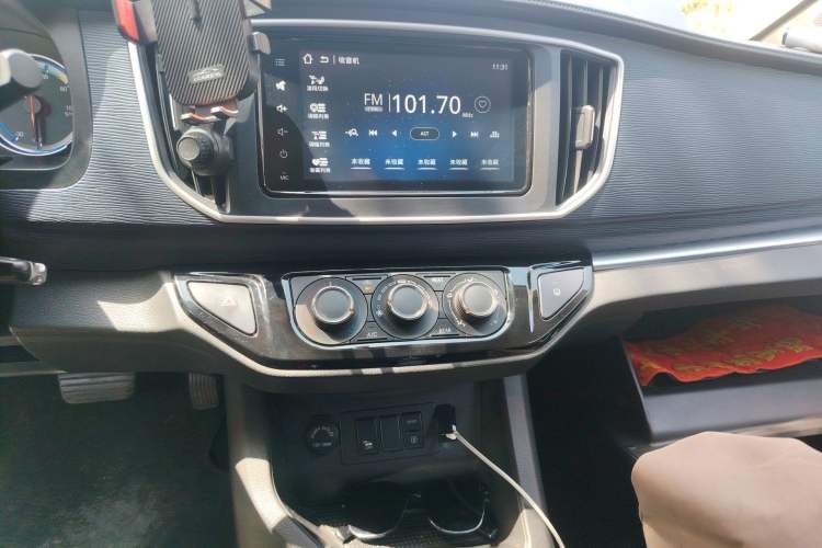 Used FORTHING Lingzhi M5 2022 Passenger Version Luxury Model 7 Seats Audio And AC Panel