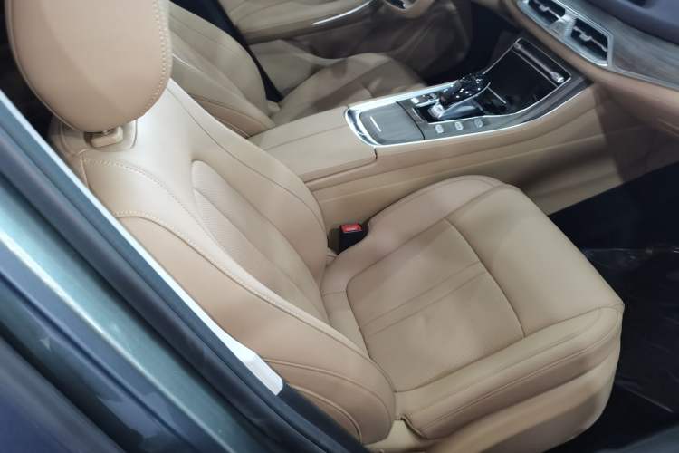 Used Landian E5 2024 Honor Edition 100KM Deluxe 7-Seater