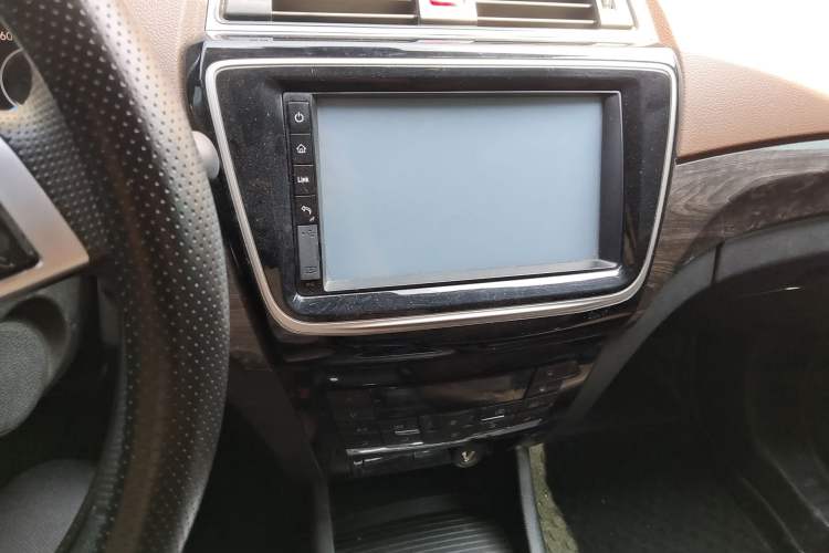 Used BAIC Weiwang S50 2016 1.5T Manual Joyful Luxury Edition Audio And AC Panel