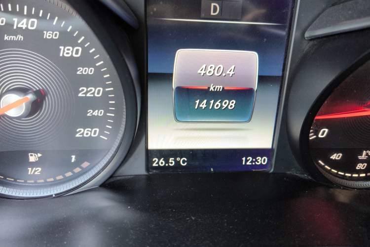 Used Mercedes-Benz GLC 2016 GLC 200 4MATIC Odometer Close Up