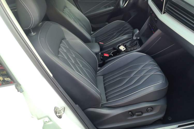 Used Volkswagen Tiguan L 2023 Facelifted 380TSI Automatic All-Wheel Drive R-Line Plus Version 7-Seater
