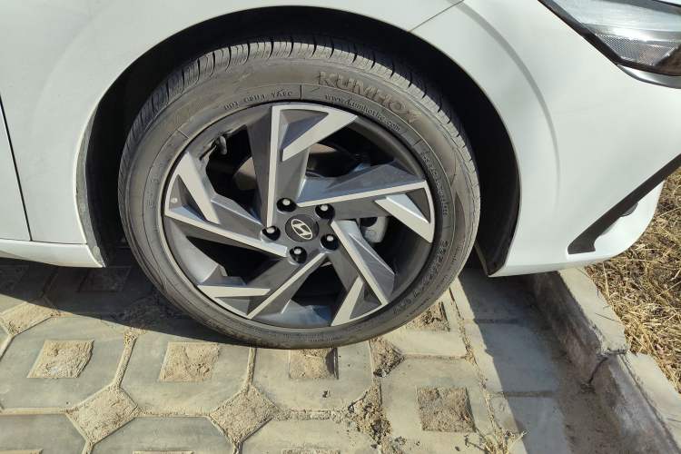 Used Hyundai Elantra 2023 1.5L CVT LUX Prestige Edition