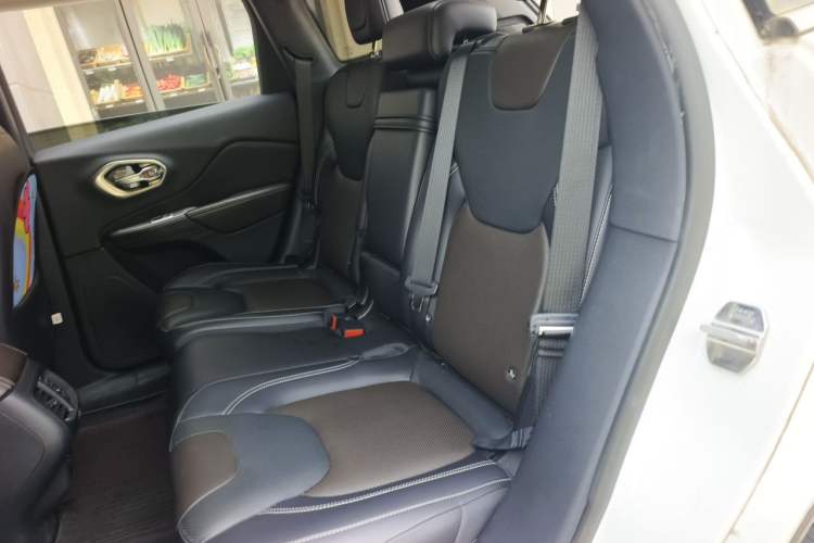 Used Jeep Cherokee 2016 2.4L All-in-One Edition
