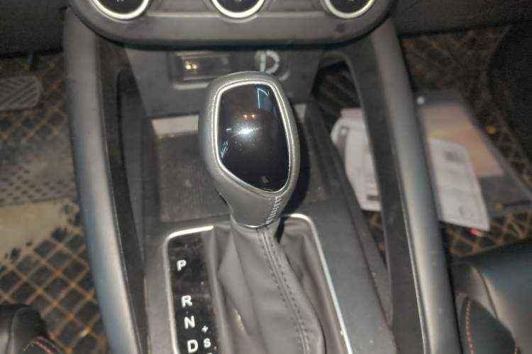 Used Dongfeng Fengon 500 2022 1.5L CVT Enjoyment Version Gear Lever