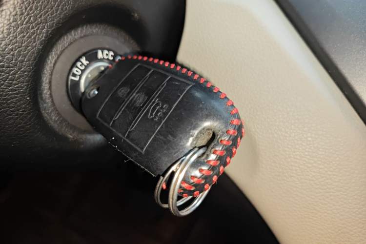 Used Kia Carens 2013 2.0L 7-Seater Automatic Standard Version China V Standard