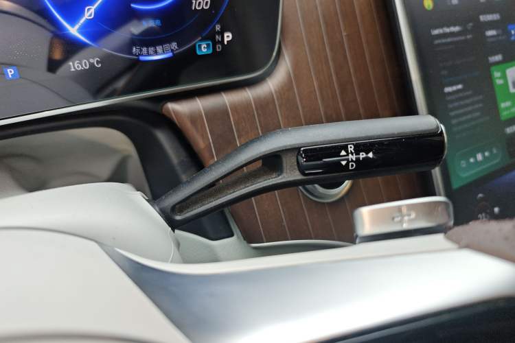 Used Mercedes-Benz EQE SUV 2023 350 4MATIC Luxury Edition Gear Lever