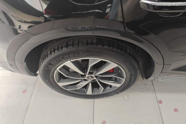 Used Audi Q5L 2022 40T Luxury Elegant Model Right Rear Wheel Hub