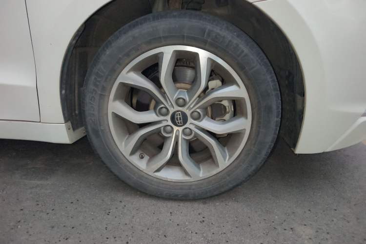 Used Geely Auto Emgrand GT 2016 2.4L Comfort Version Right Front Wheel Hub